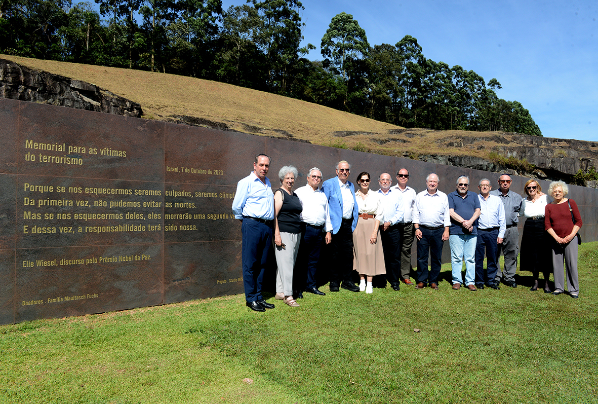 Inauguracao_18.05_diretores e ativistas.jpg